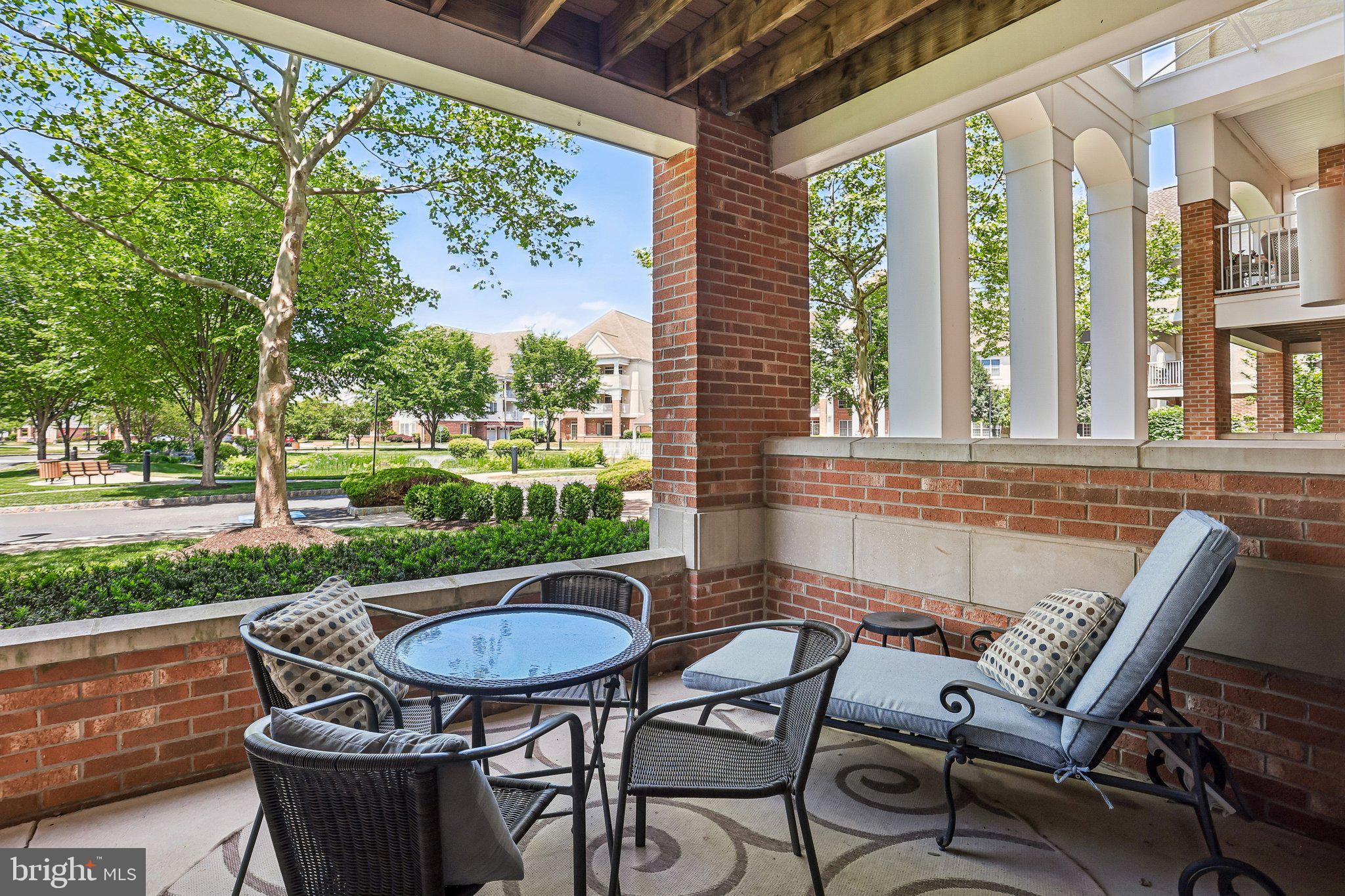 MERIDIAN VALLEY SQ - Residential