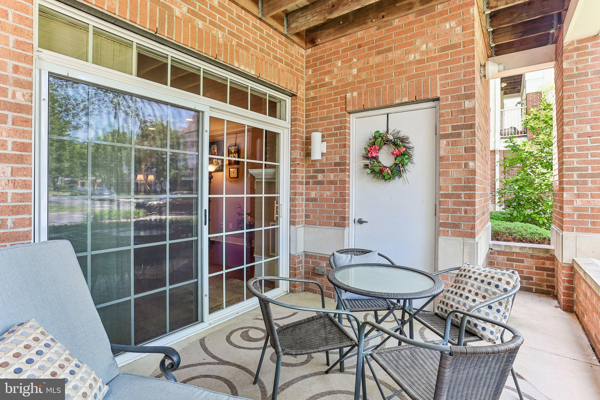 MERIDIAN VALLEY SQ - Residential