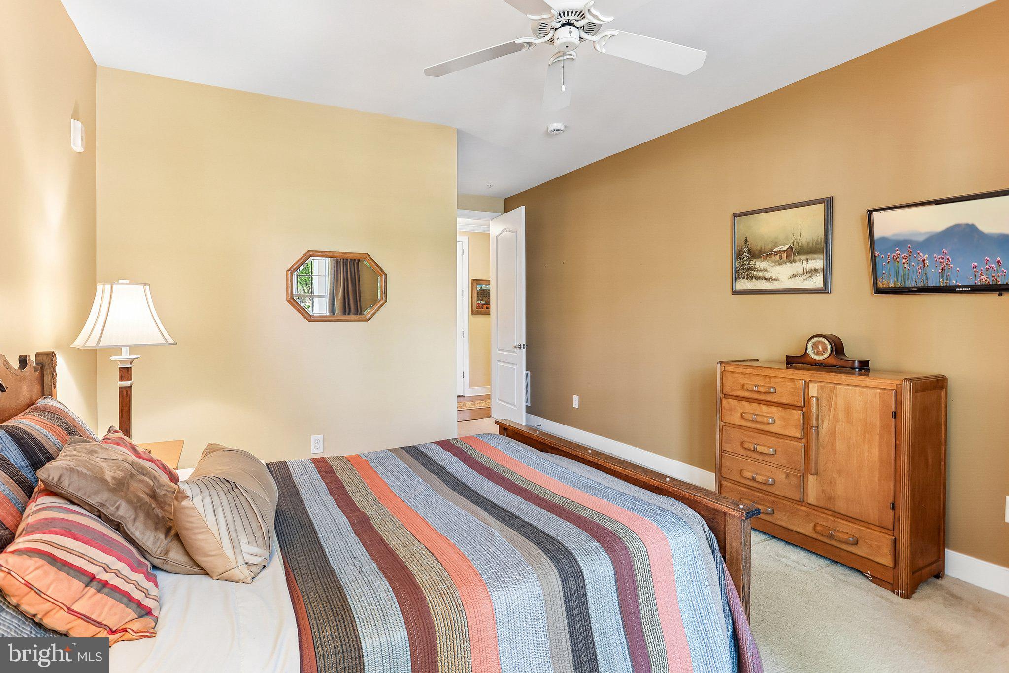 MERIDIAN VALLEY SQ - Residential