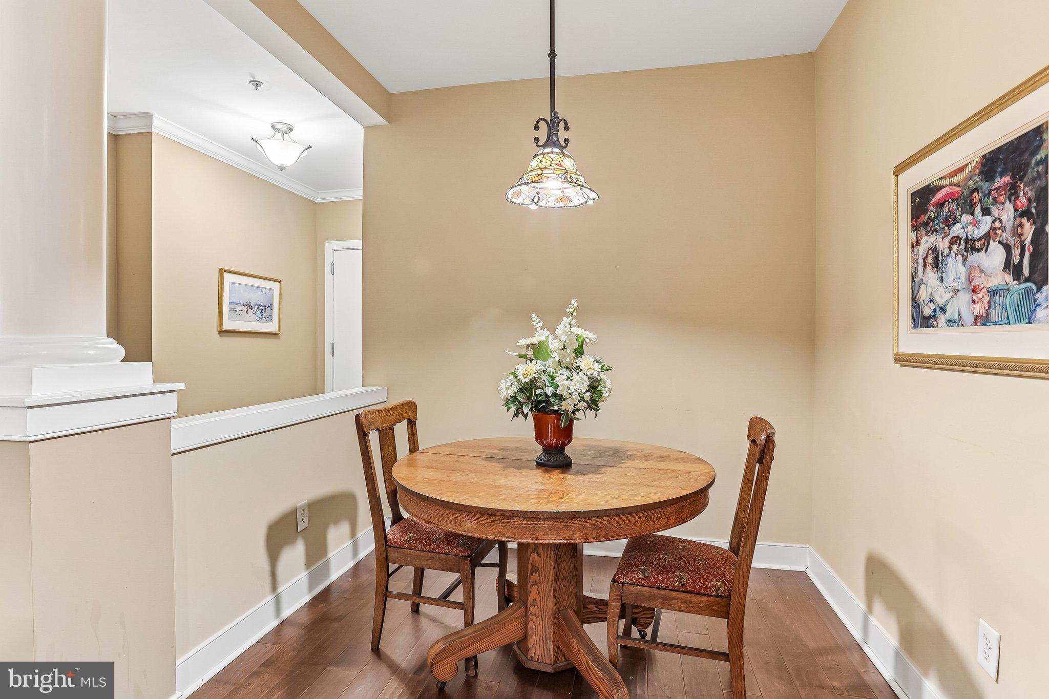 MERIDIAN VALLEY SQ - Residential