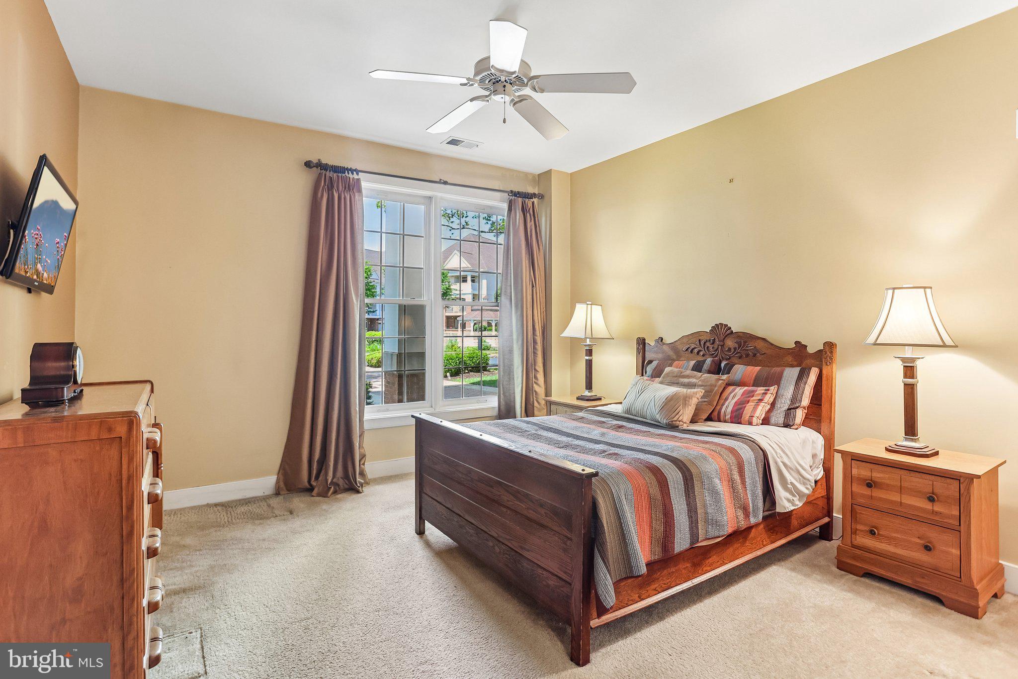 MERIDIAN VALLEY SQ - Residential
