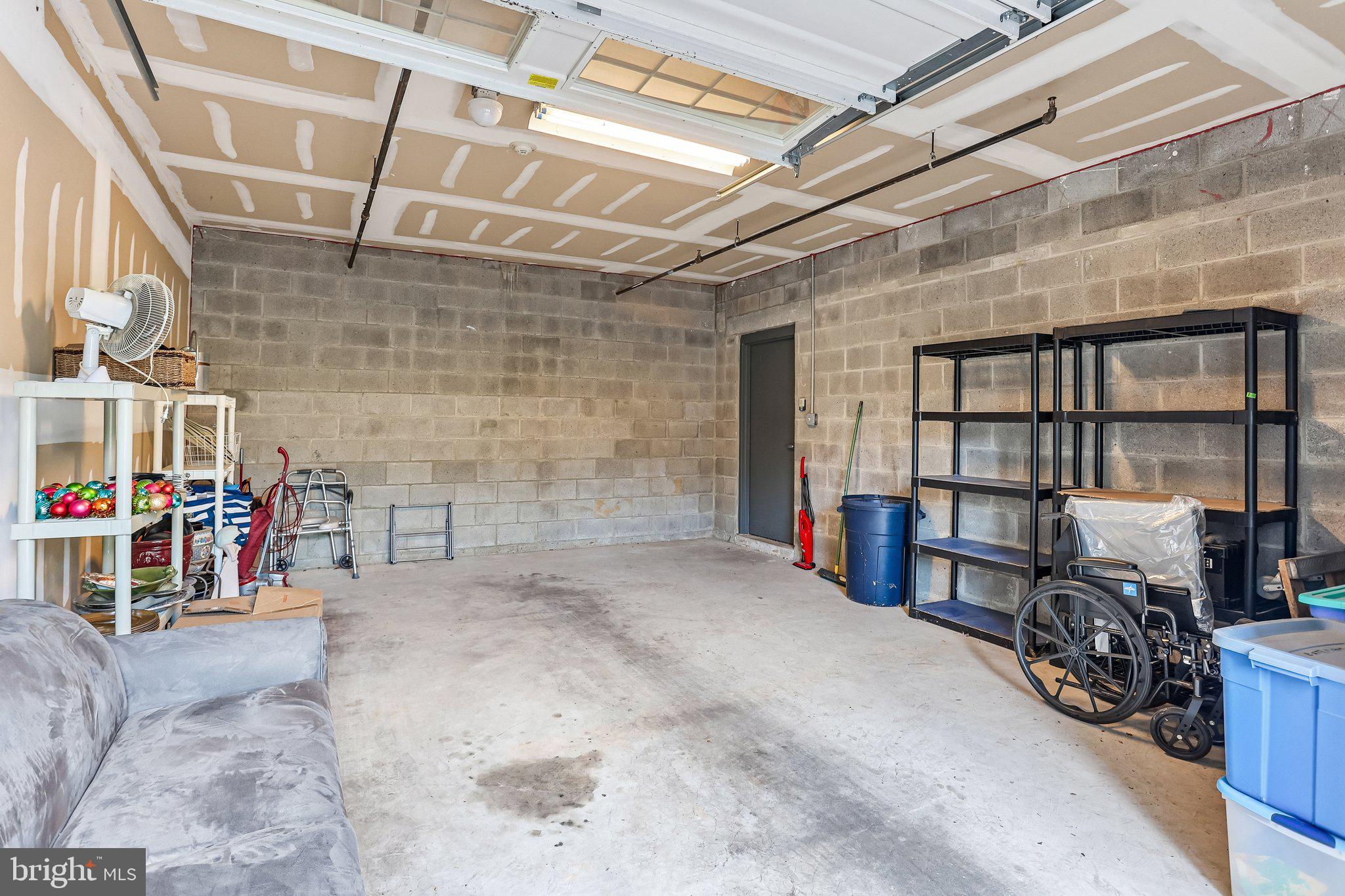 MERIDIAN VALLEY SQ - Residential