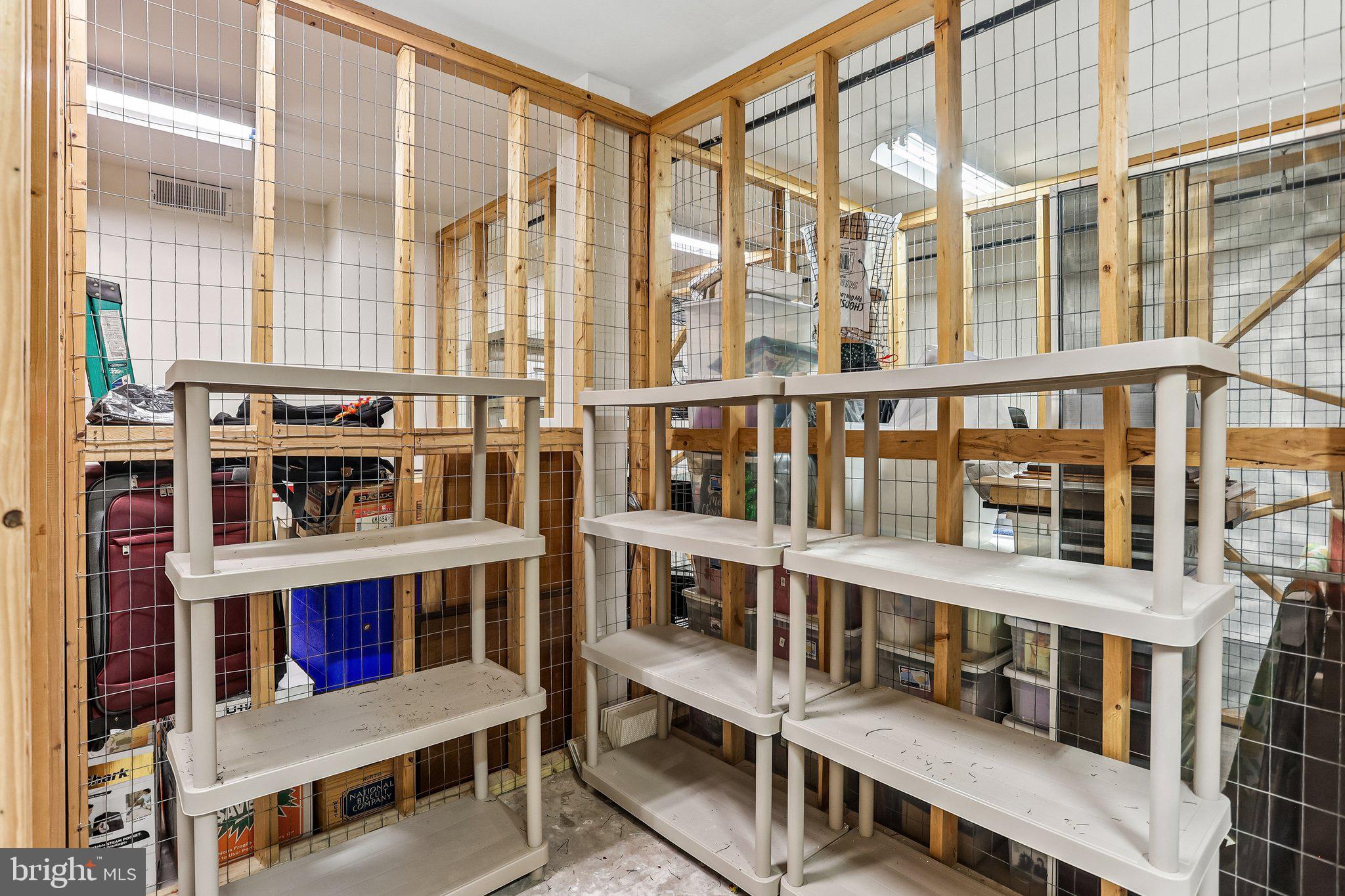 MERIDIAN VALLEY SQ - Residential