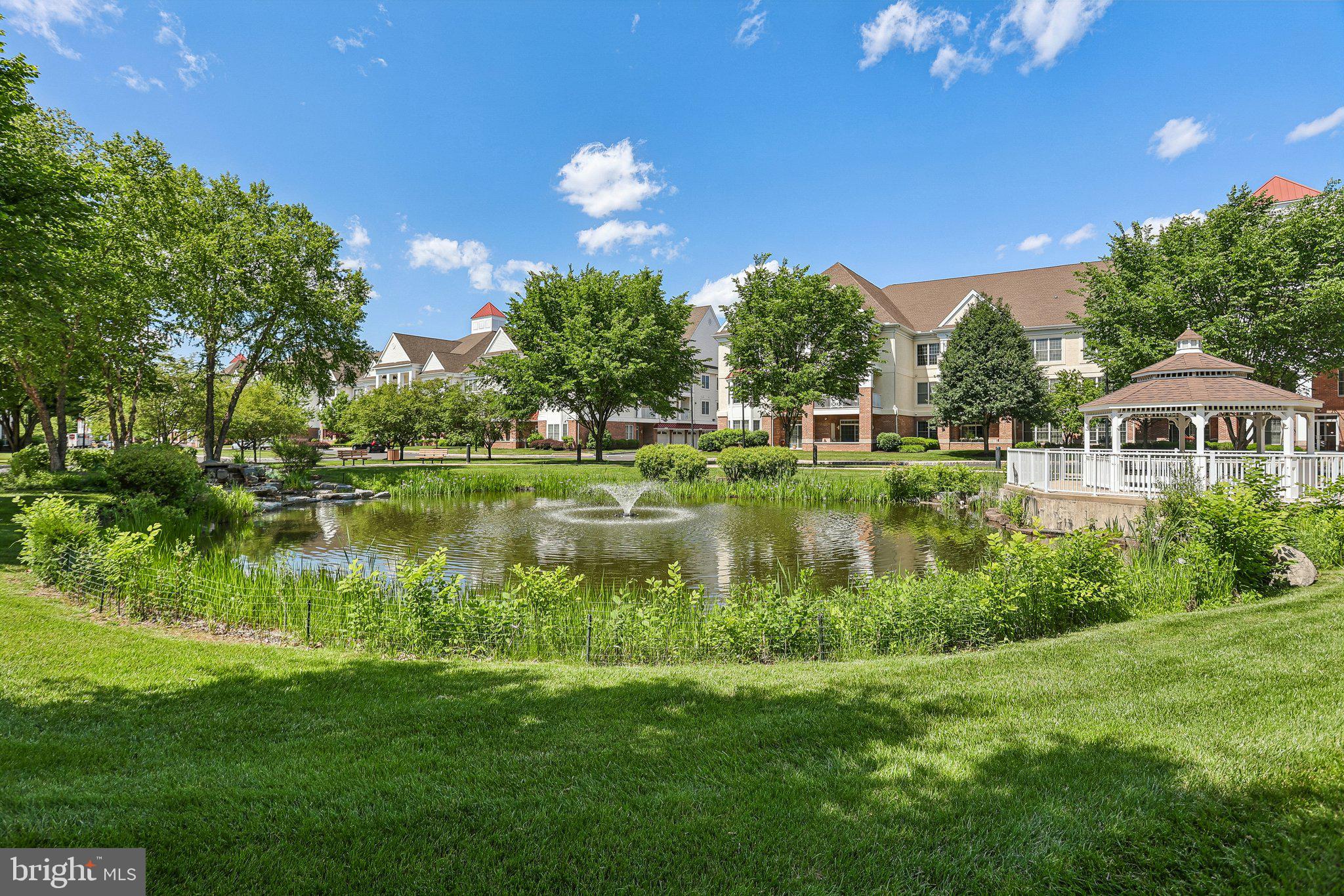 MERIDIAN VALLEY SQ - Residential
