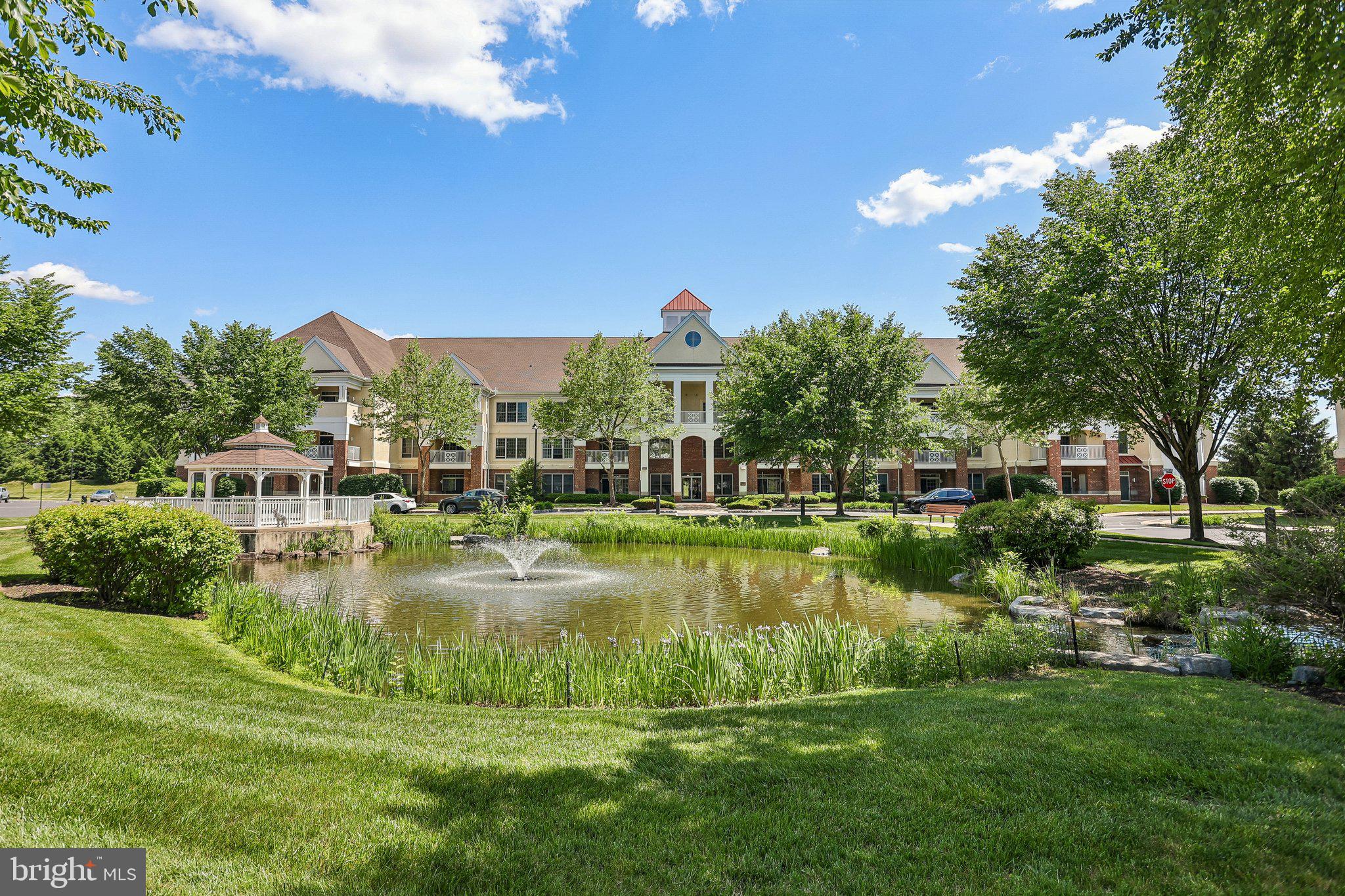 MERIDIAN VALLEY SQ - Residential