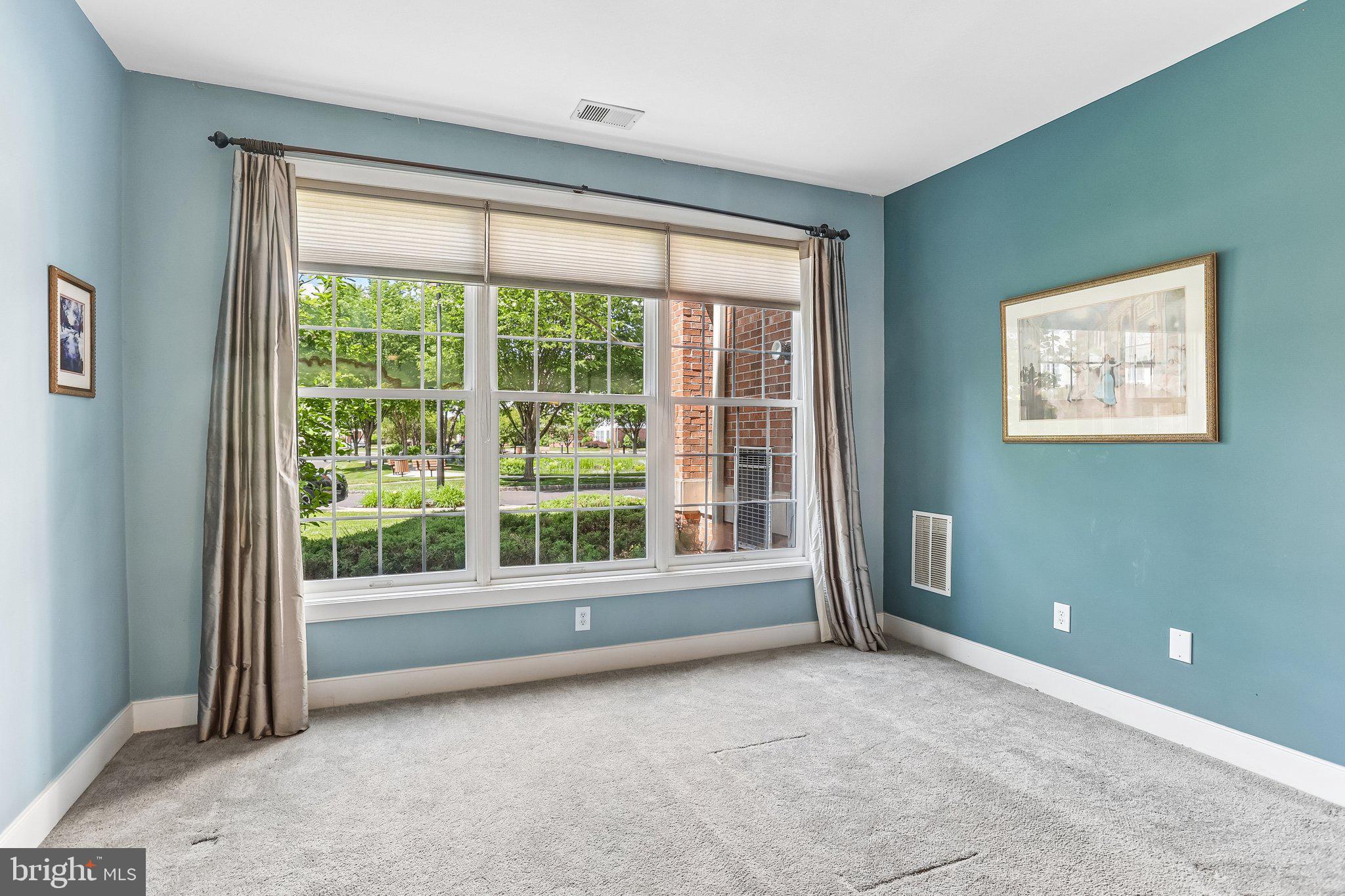 MERIDIAN VALLEY SQ - Residential