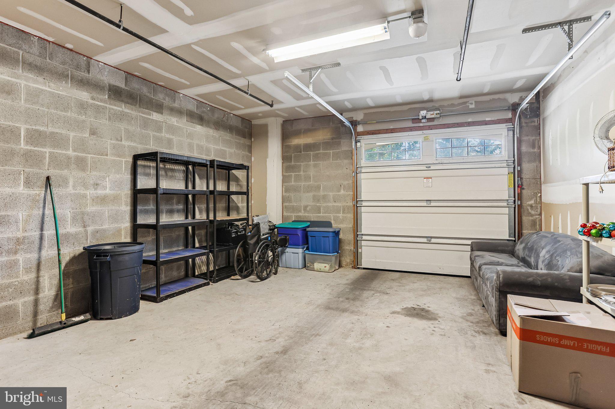MERIDIAN VALLEY SQ - Residential