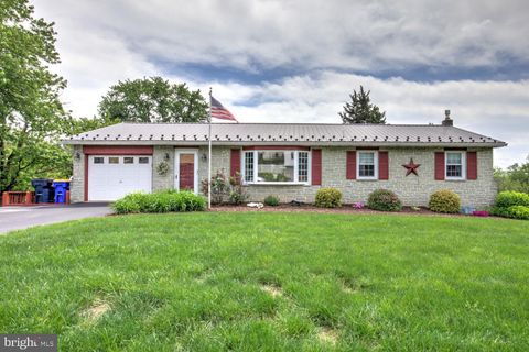 Photo of 330 Southview Drive, EPHRATA, PA 17522 (MLS # PALA2070434)