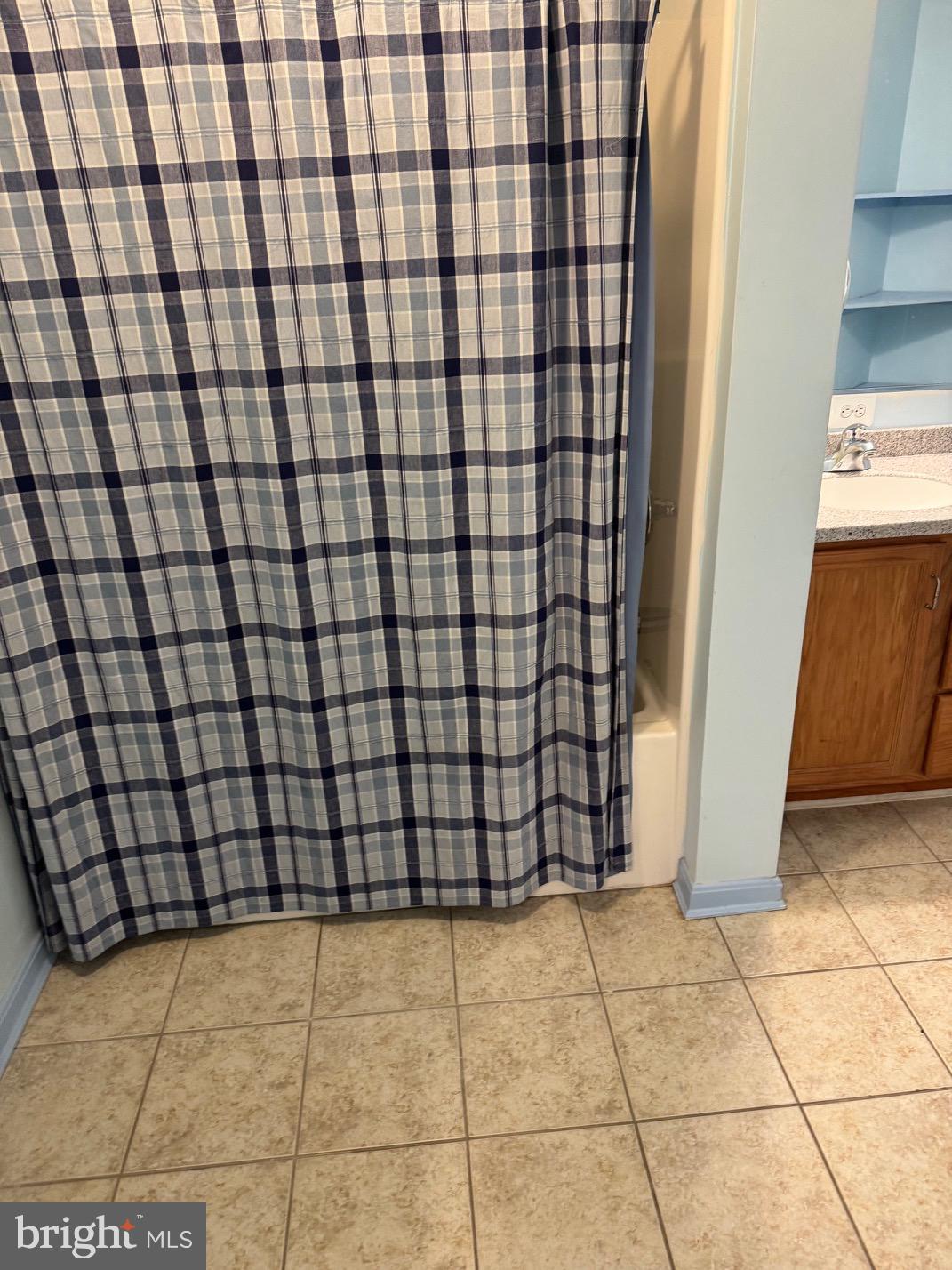 THE HOLLOW AT FOX VA - Residential Lease