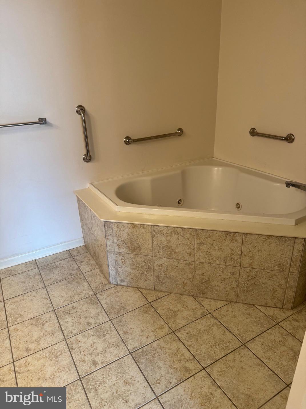 THE HOLLOW AT FOX VA - Residential Lease