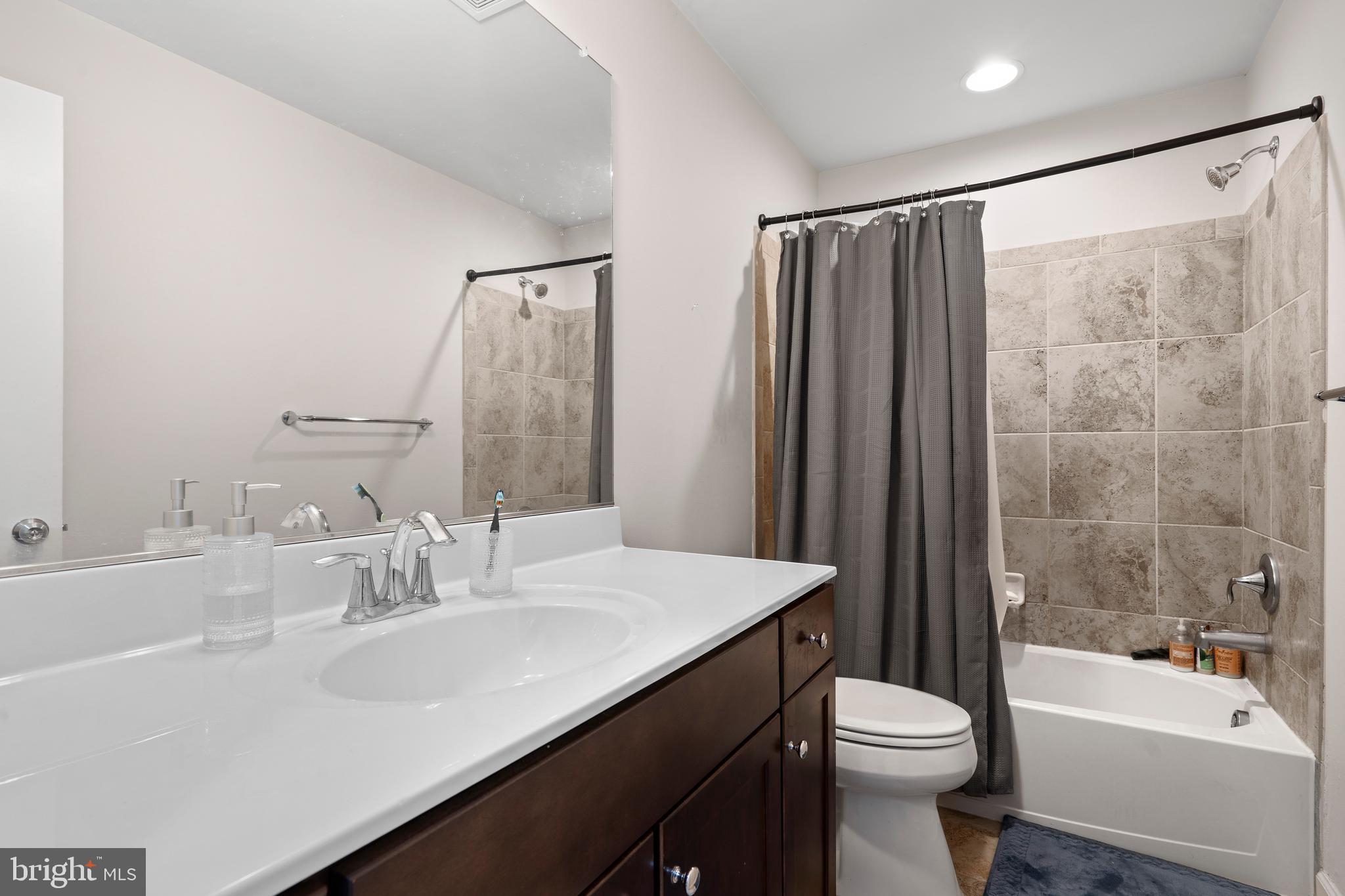 VILLAGES OF URBANA - Residential Lease