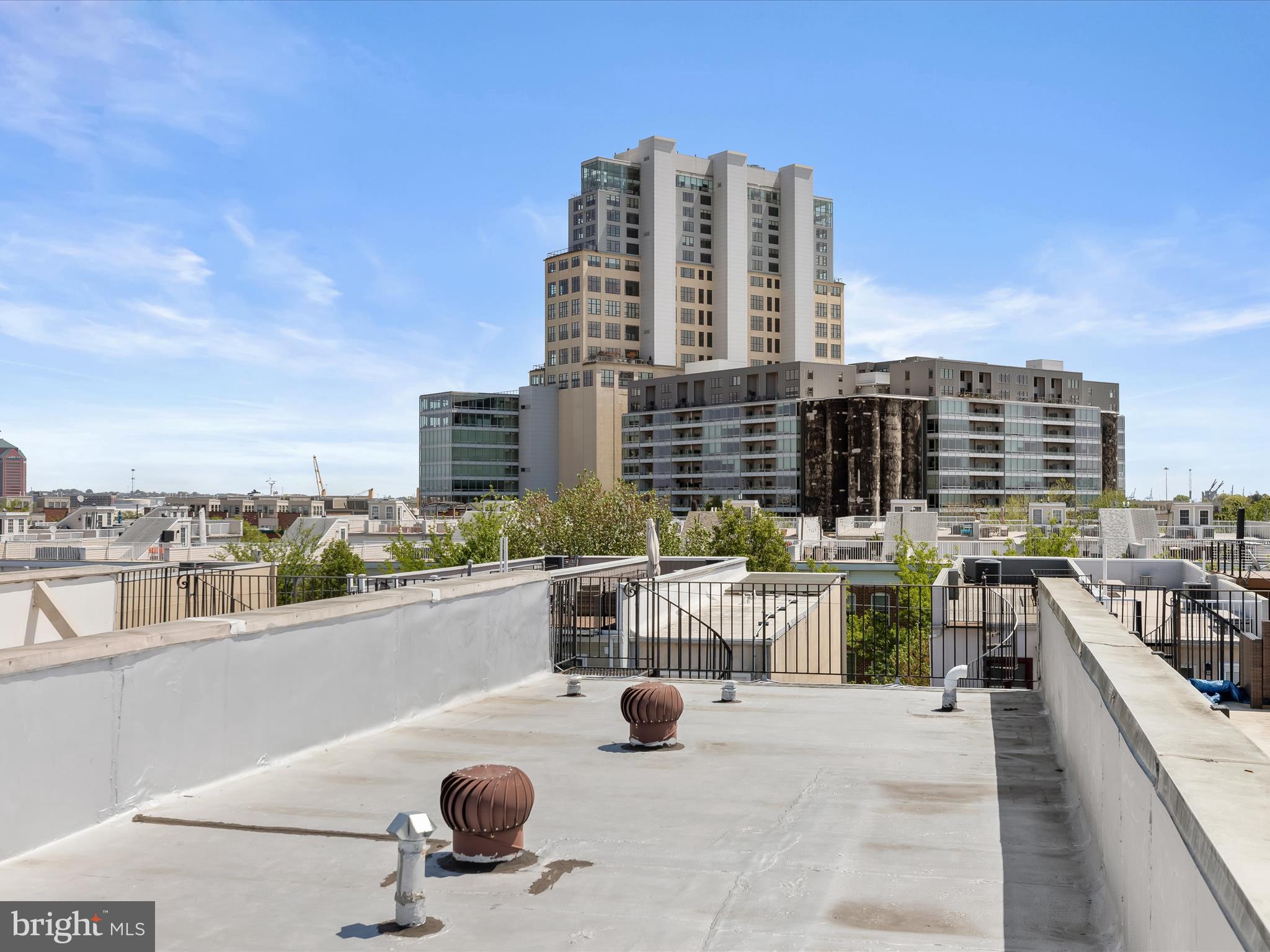 LOCUST POINT - Residential