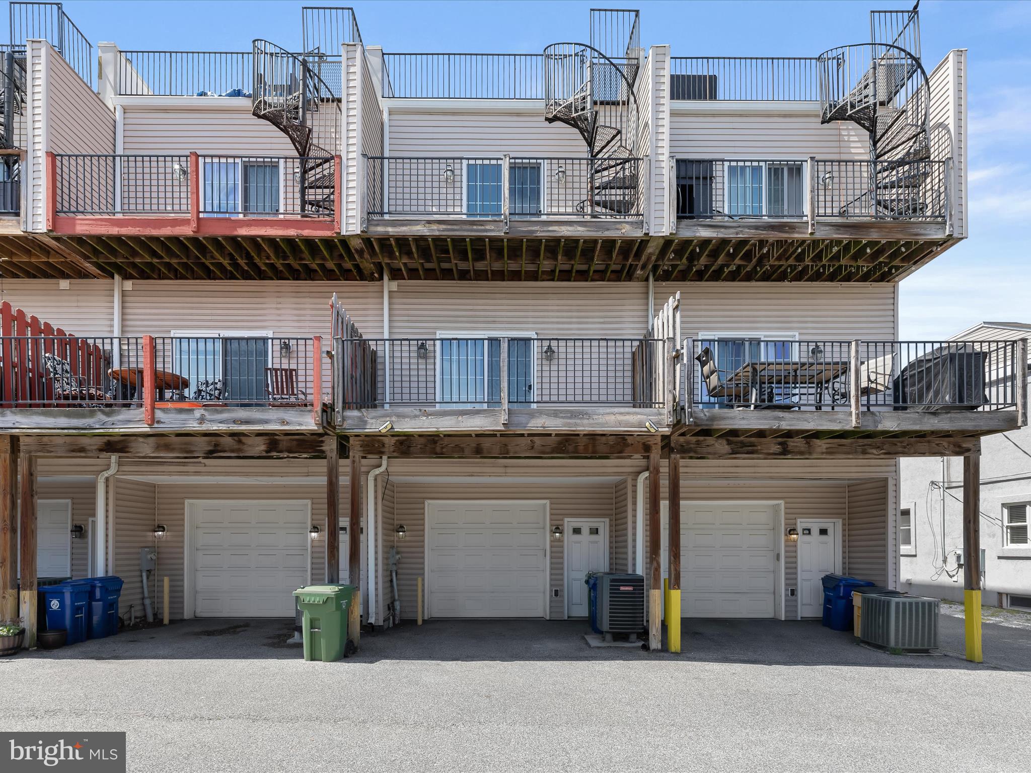 LOCUST POINT - Residential