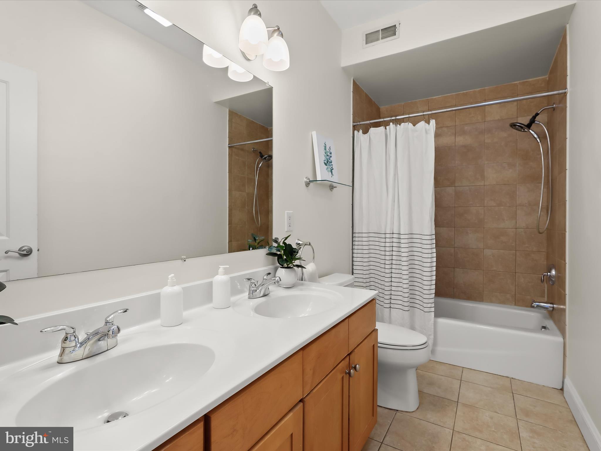 LOCUST POINT - Residential