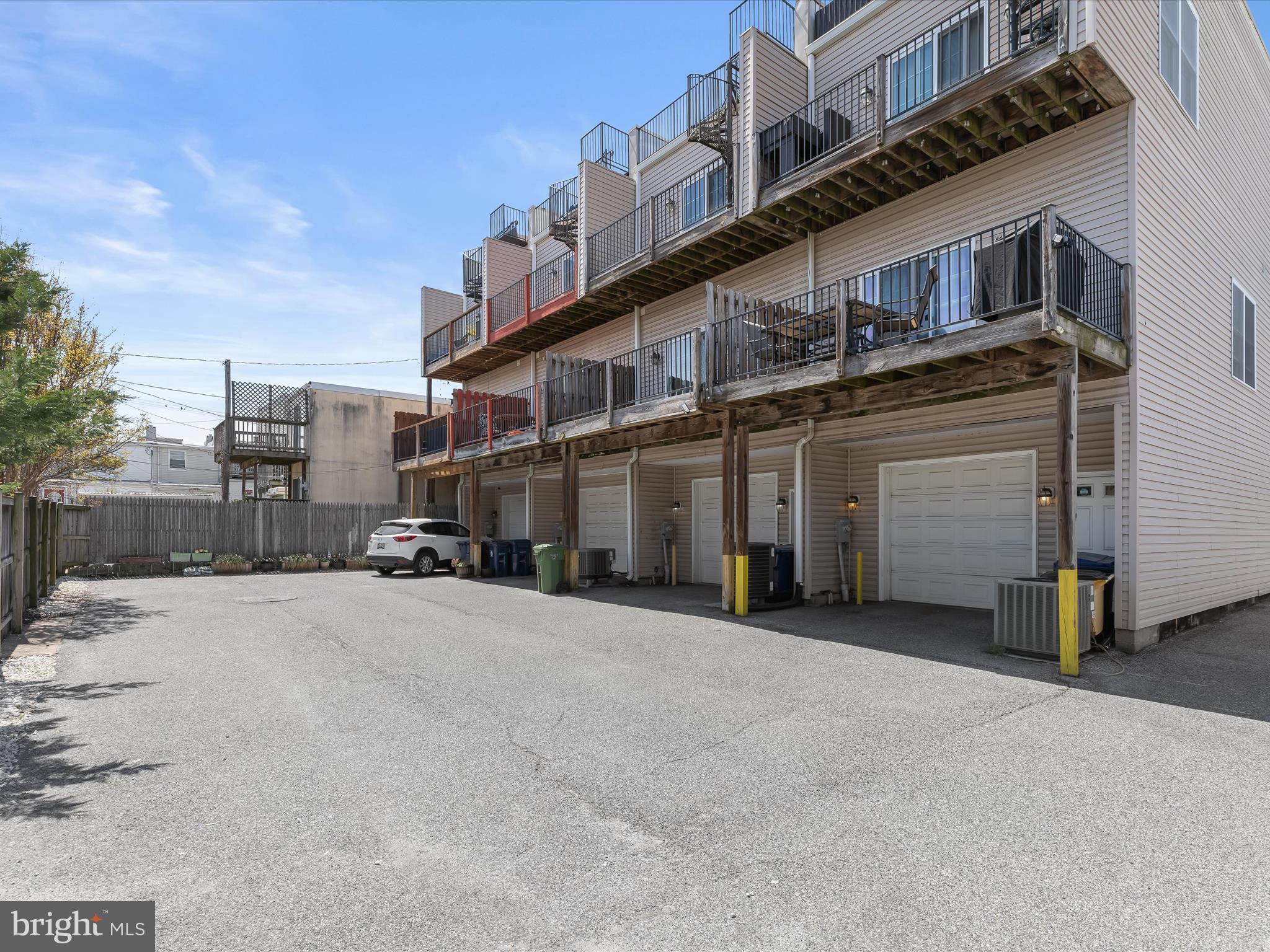 LOCUST POINT - Residential