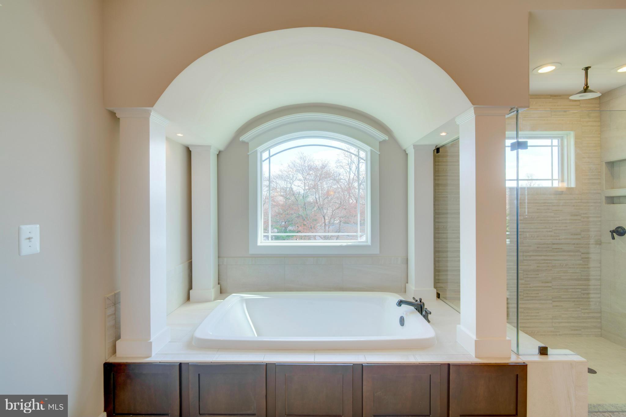 VIENNA WOODS - Residential