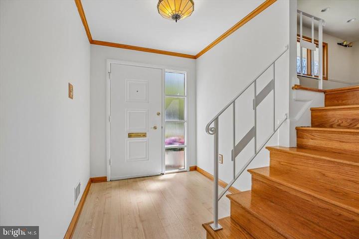 2 LORRE COURT