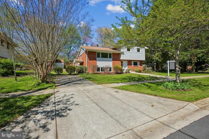 2 LORRE COURT