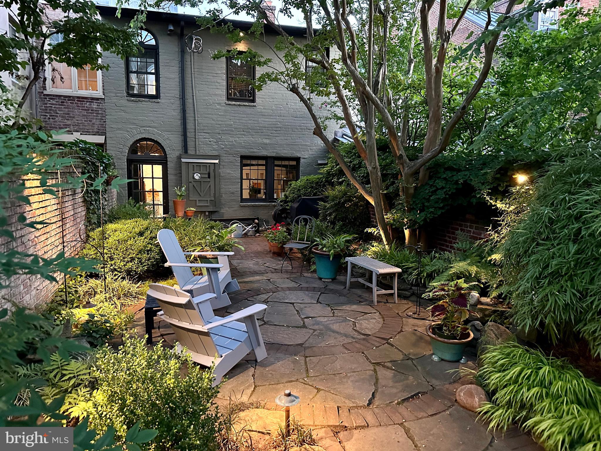 OLD TOWN ALEXANDRIA - Residential