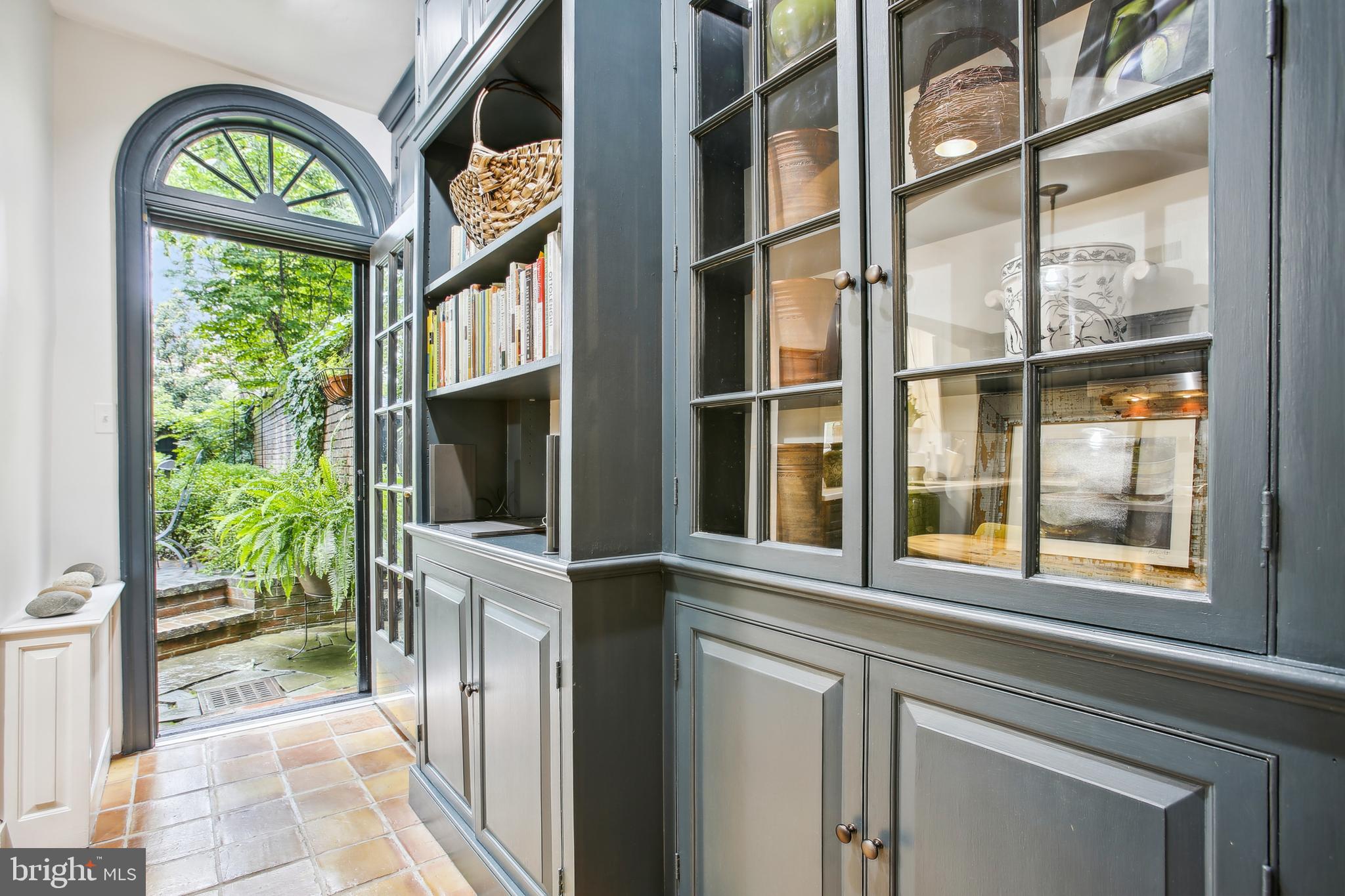 OLD TOWN ALEXANDRIA - Residential