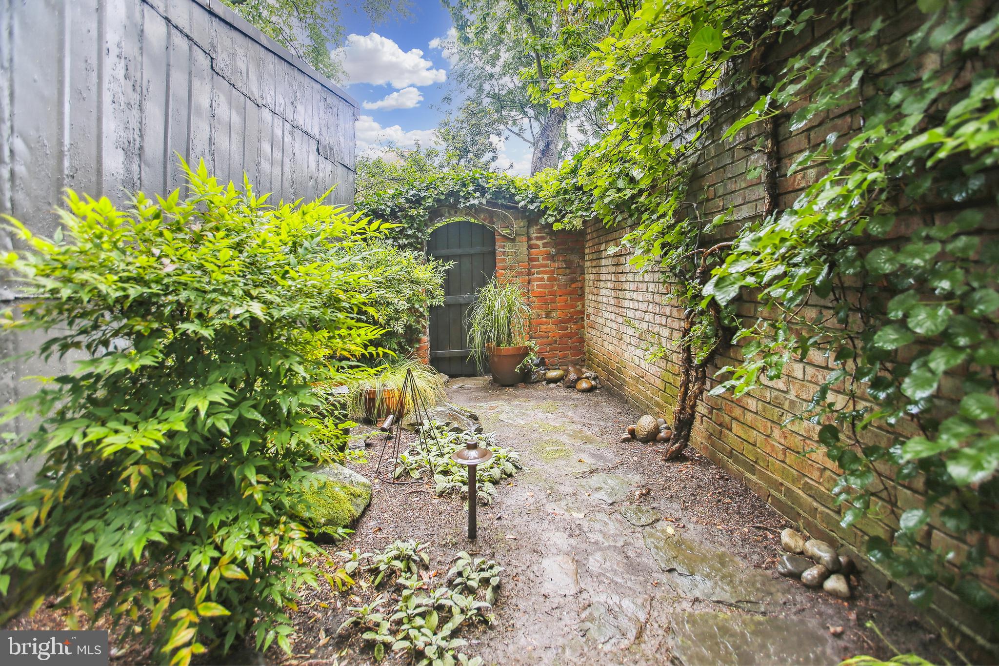 OLD TOWN ALEXANDRIA - Residential