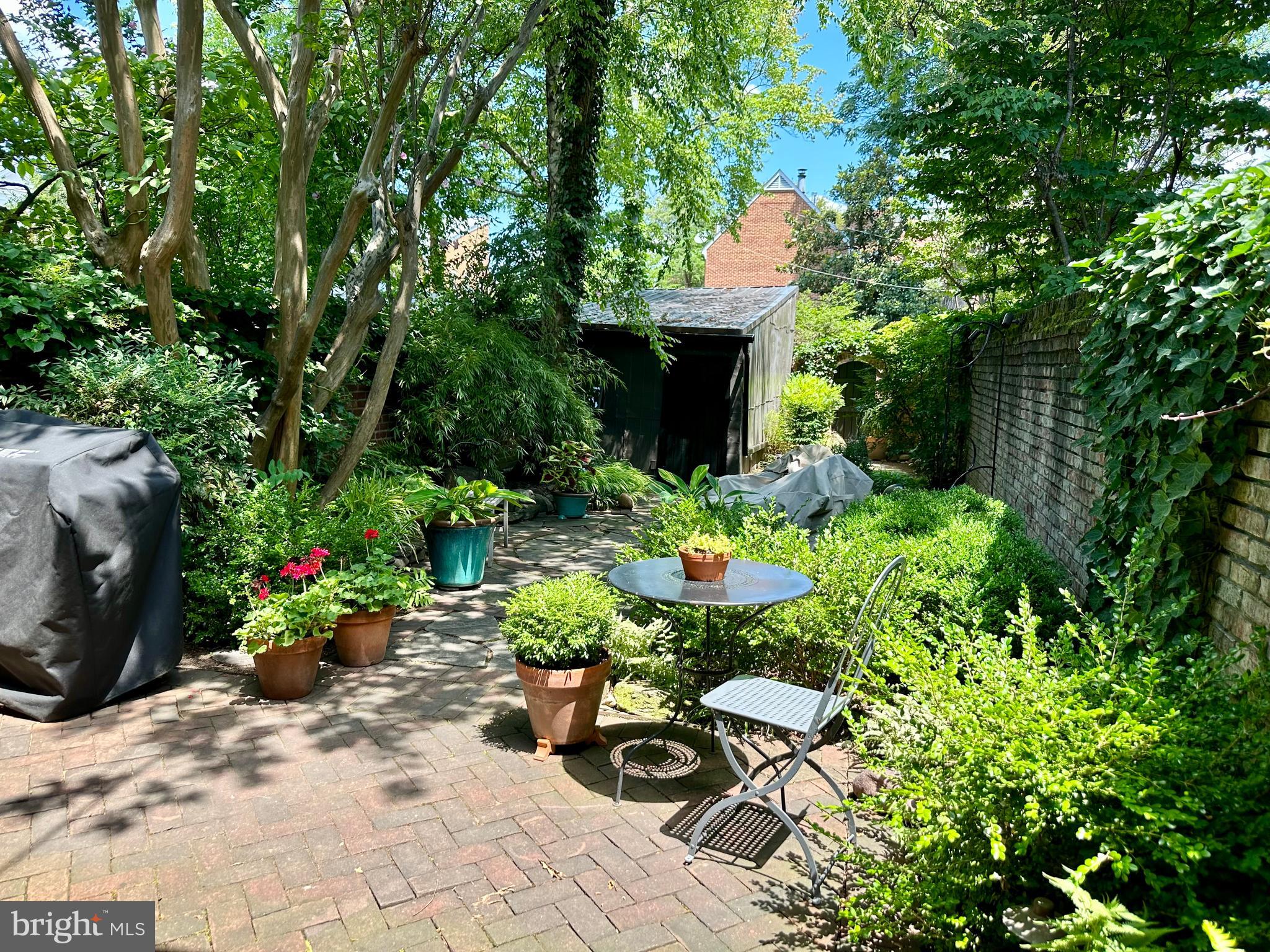 OLD TOWN ALEXANDRIA - Residential