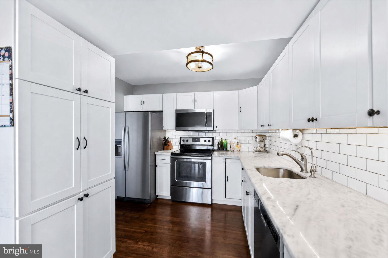TWIN HILLS - Residential