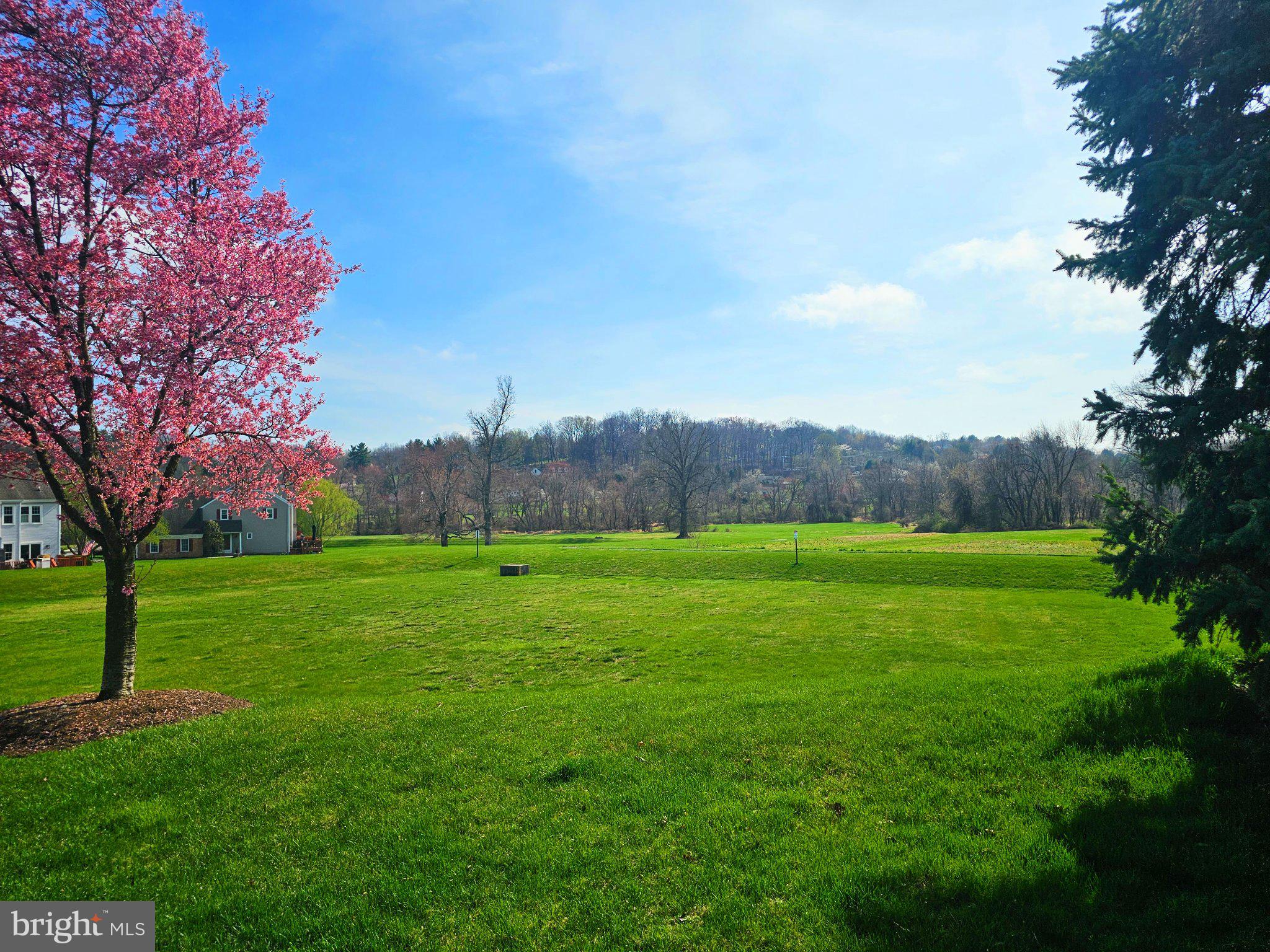 TWIN HILLS - Residential
