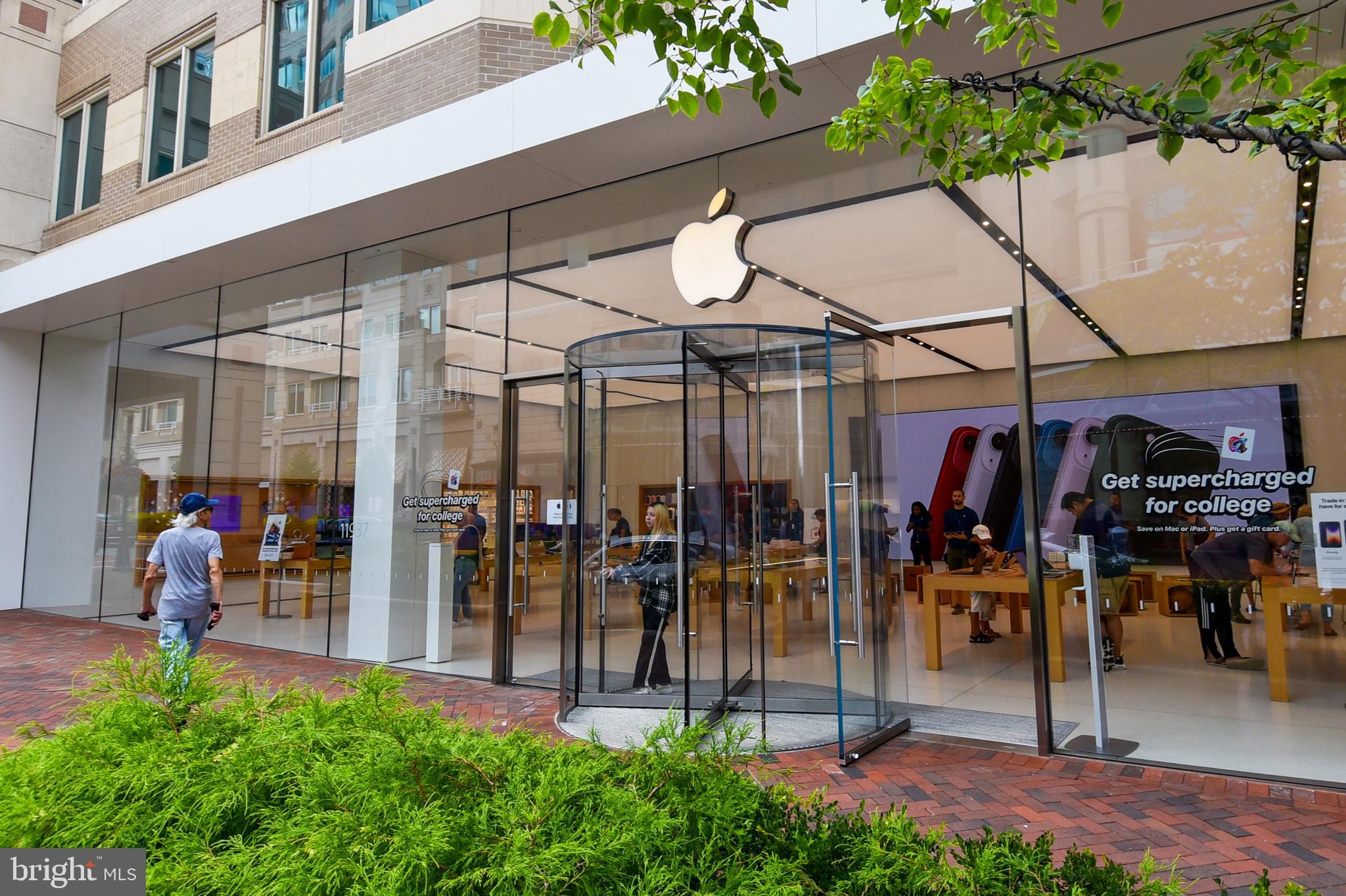 HUNTERS WOODS VILLAGE - Residential