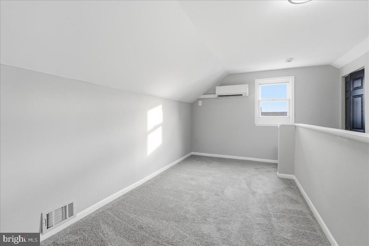 WILLIAMSBURG - Residential