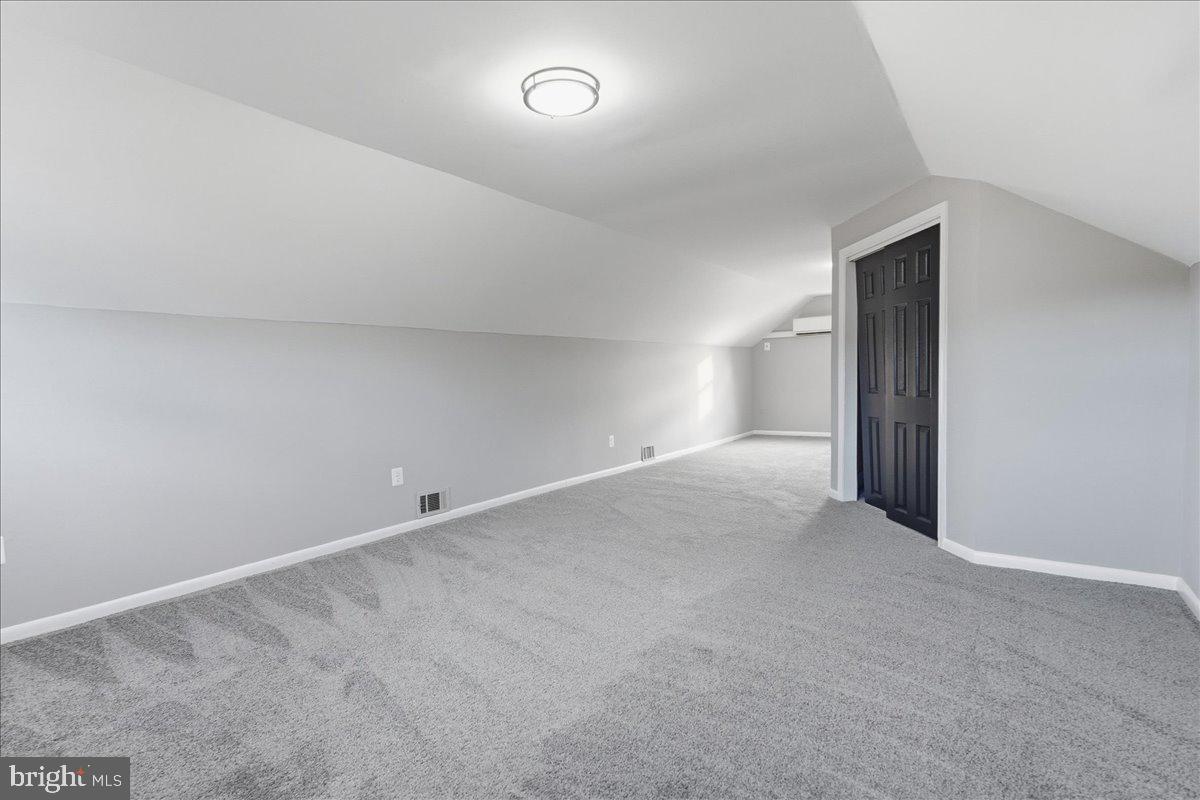 WILLIAMSBURG - Residential