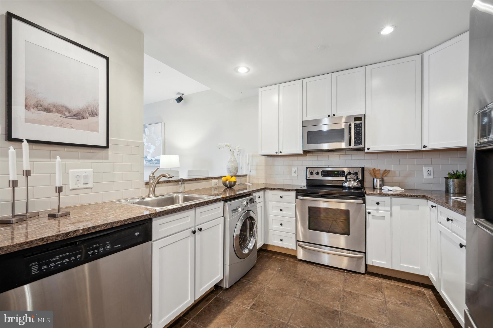 AVENUE OF THE ARTS - Residential