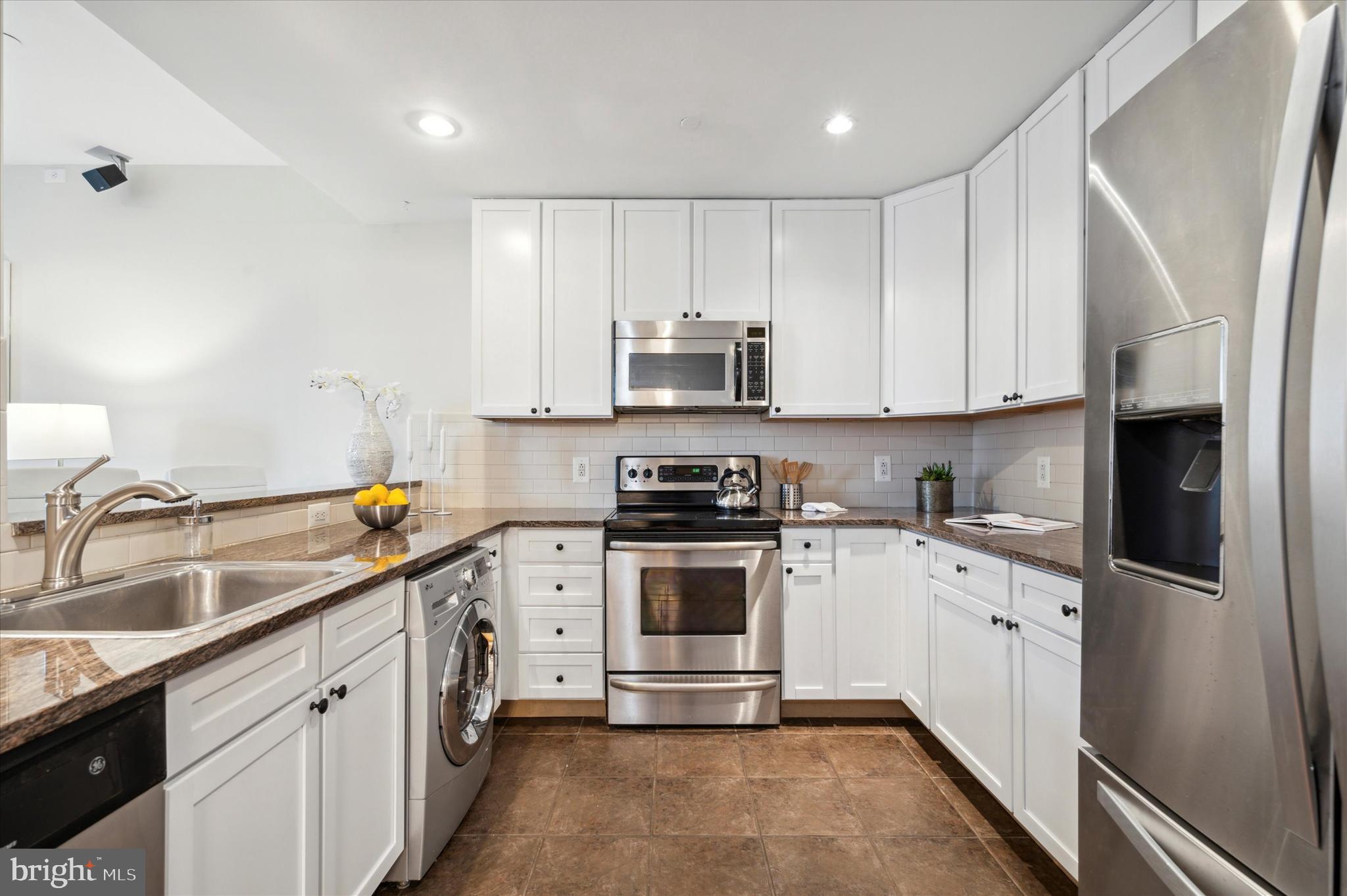 AVENUE OF THE ARTS - Residential