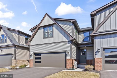 Townhouse For Sale - 7462 Matapeake Ln Ln<br/> GLEN BURNIE, MD 21060