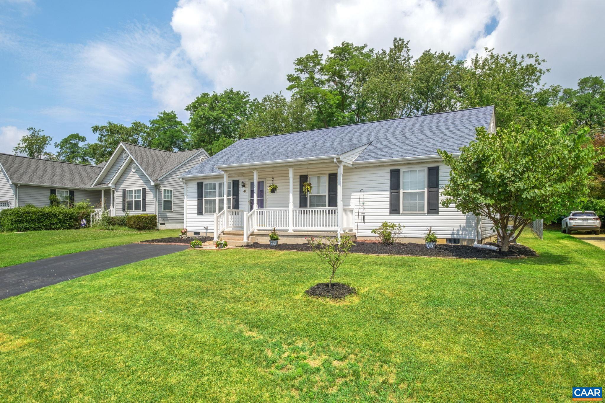 537 EDWARDIAN LN