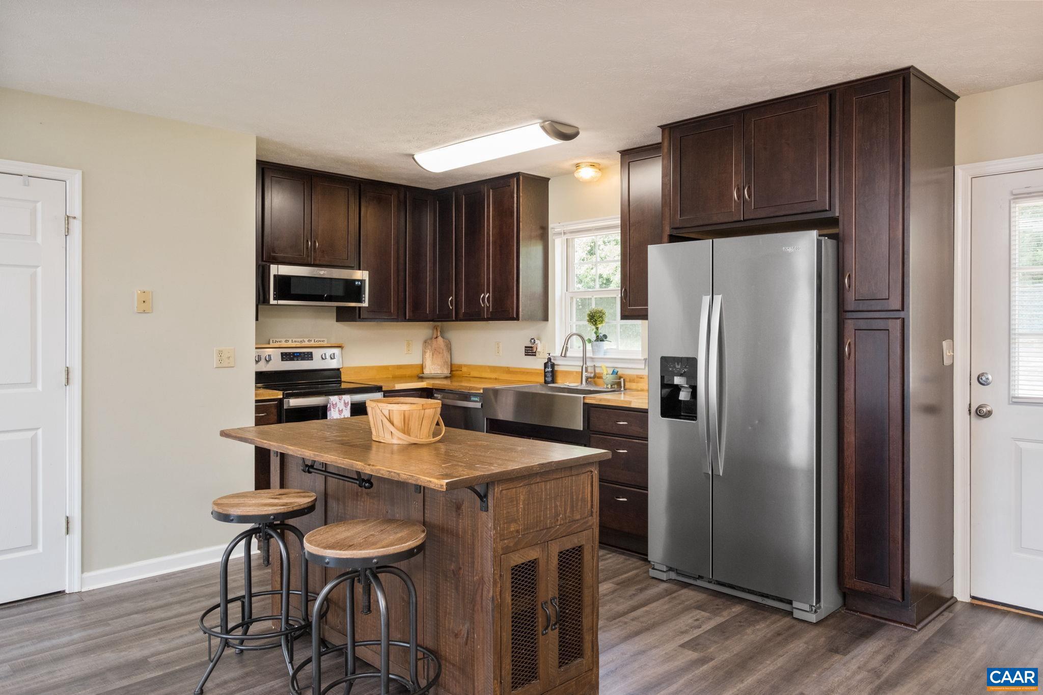 537 EDWARDIAN LN