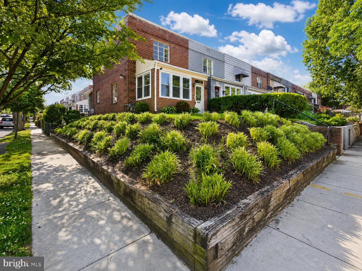 121 33RD STREET NE