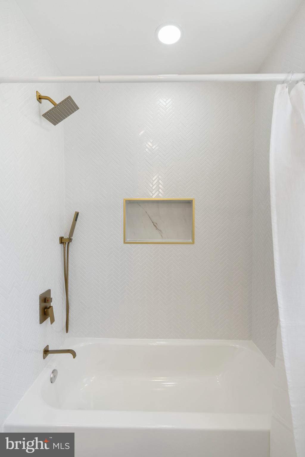 PERRING LOCH - Residential