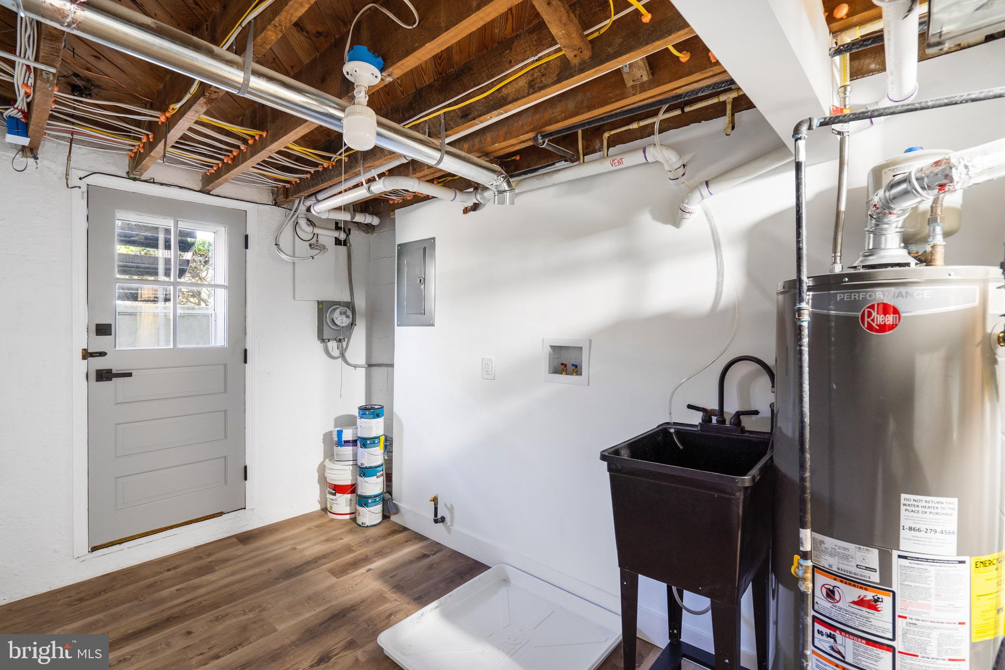 PERRING LOCH - Residential