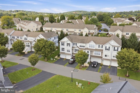 Townhouse For Sale - 401 Heather Way<br/> MORGANTOWN, PA 19543