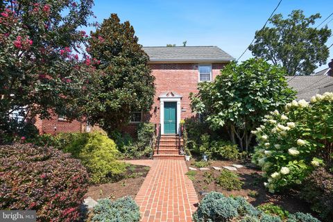 Photo of 4609 Rosedale Avenue, Bethesda, MD 20814 (MLS # MDMC2147352)