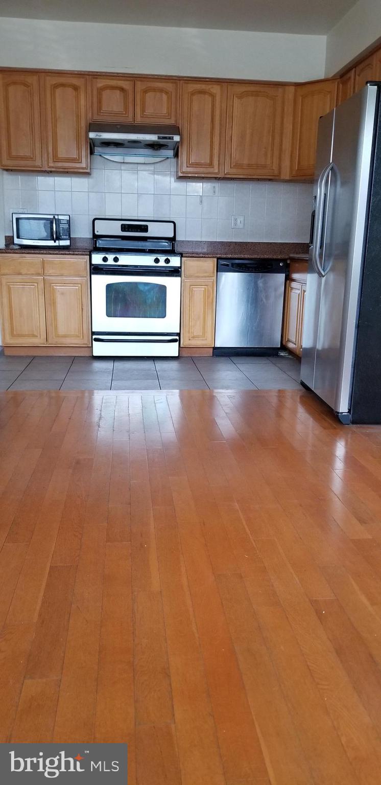 SPRING ARTS - Residential Lease