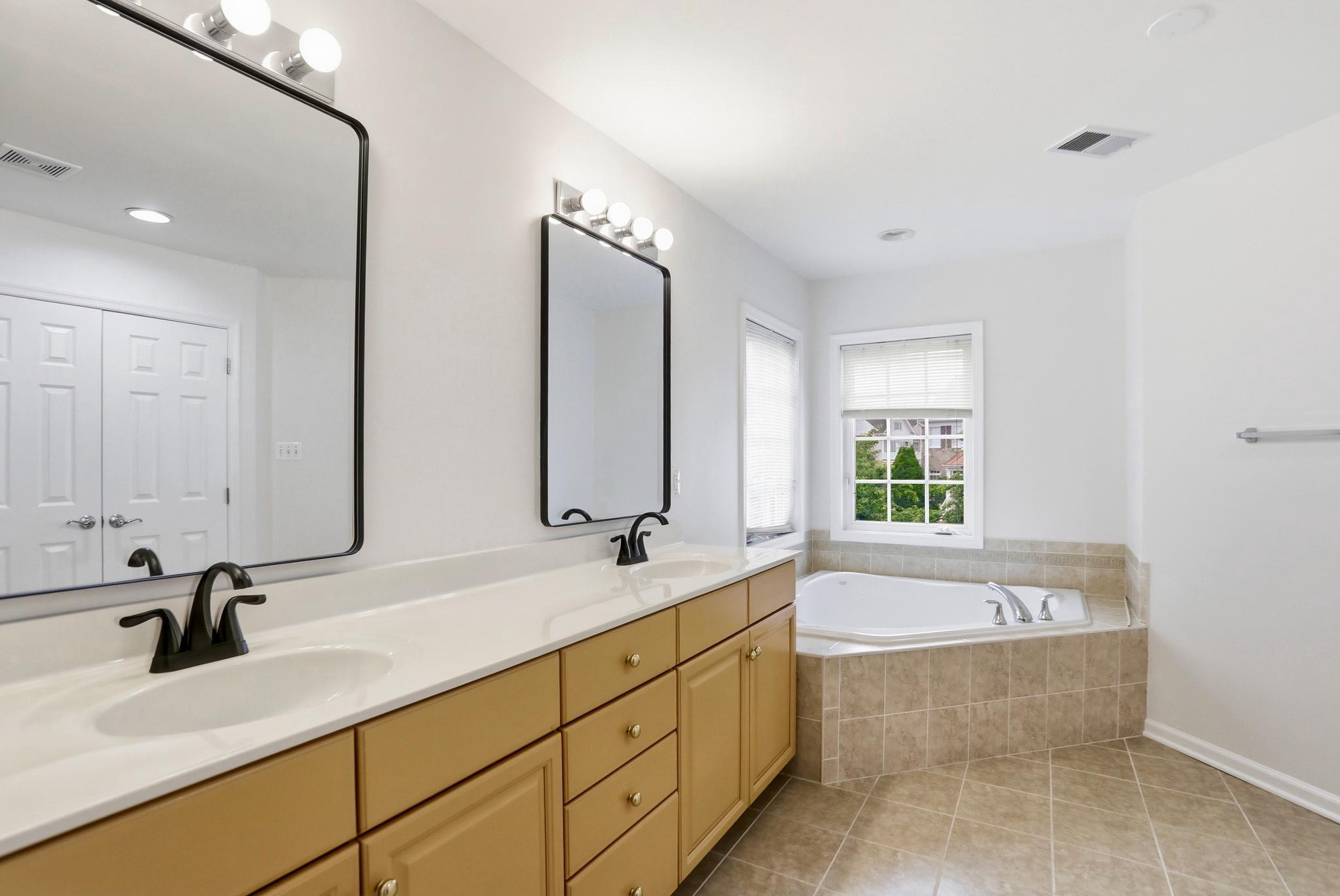 BRAMBLETON LANDBAY - Residential