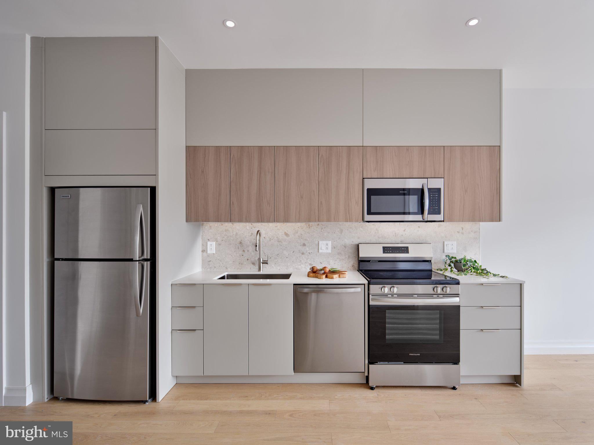 815 - 17 N POPLAR STREET 00 1 BR R