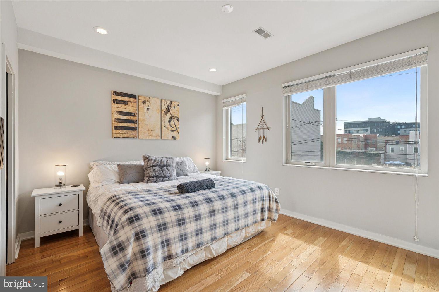 EAST KENSINGTON - Residential