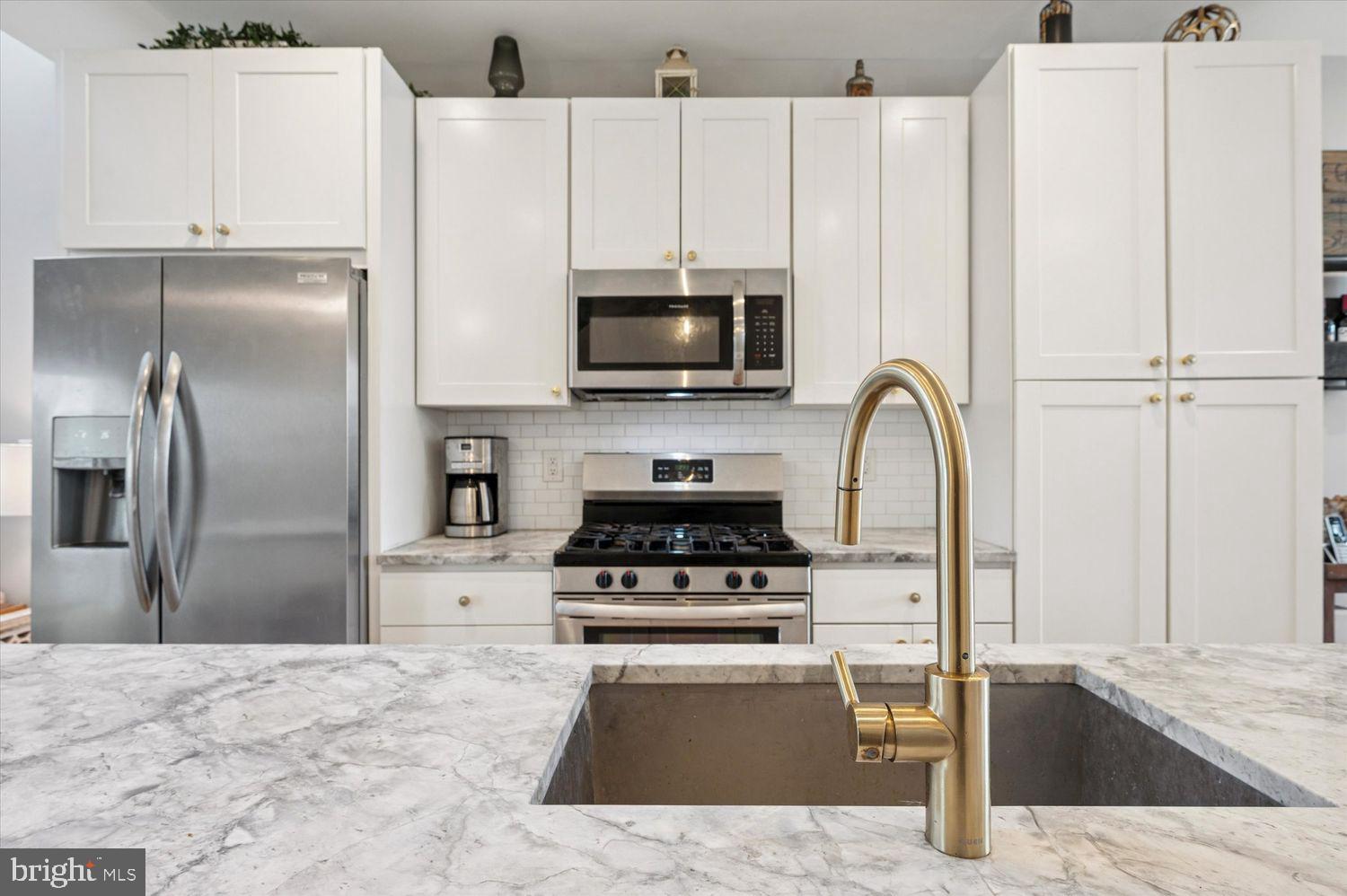 EAST KENSINGTON - Residential