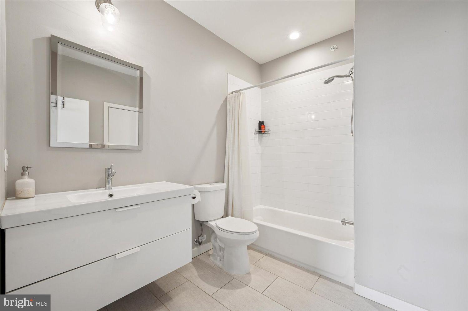 EAST KENSINGTON - Residential