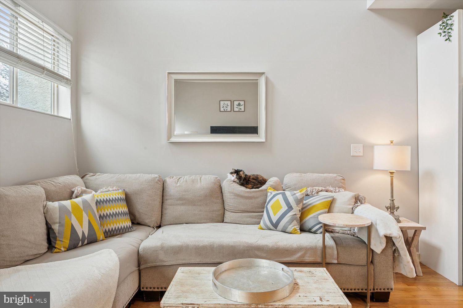 EAST KENSINGTON - Residential