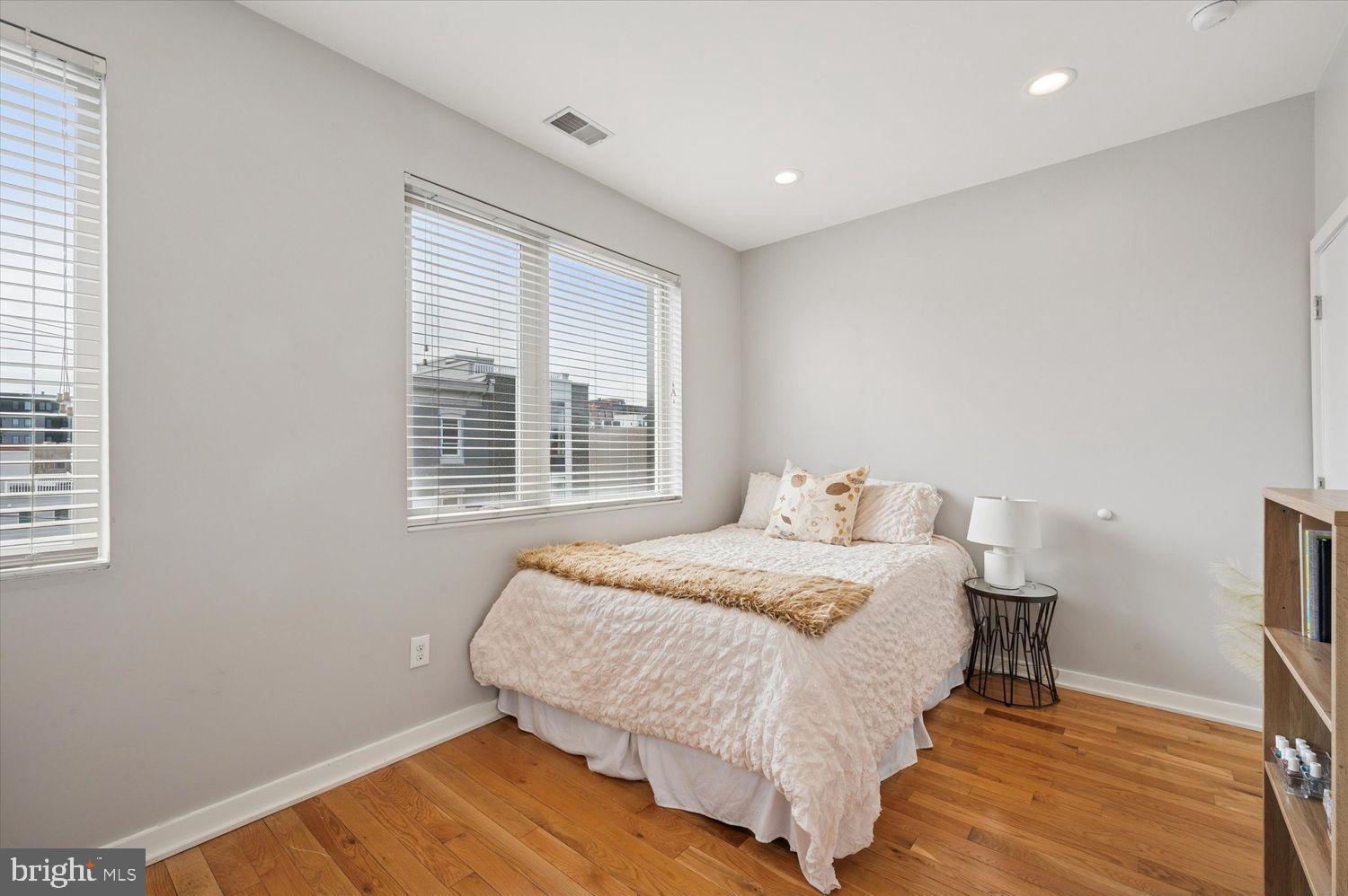 EAST KENSINGTON - Residential