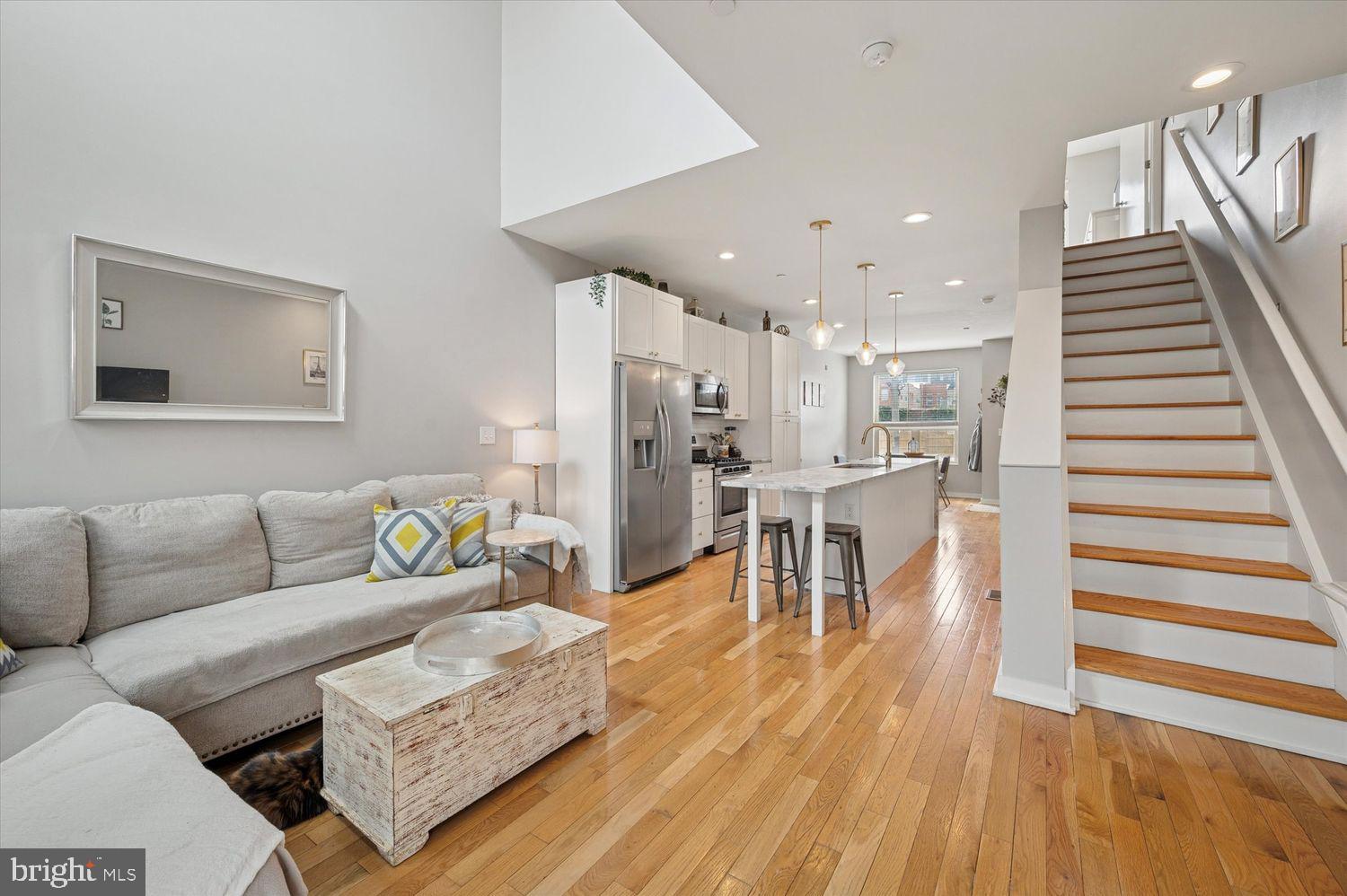 EAST KENSINGTON - Residential